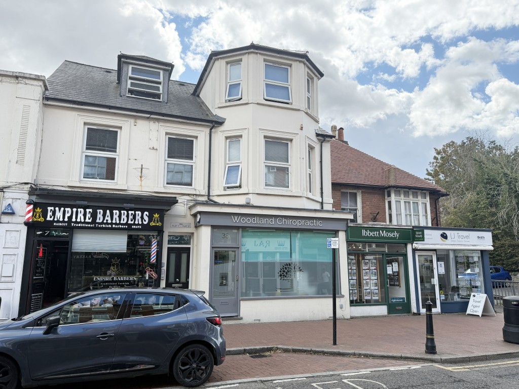 Lot: 55 - FREEHOLD TOWN CENTRE COMMERCIAL INVESTMENT - View of Commercial Investment